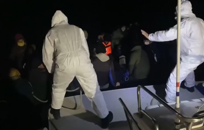 ÇANAKKALE AÇIKLARINDA 44 DÜZENSİZ GÖÇMEN KURTARILDI