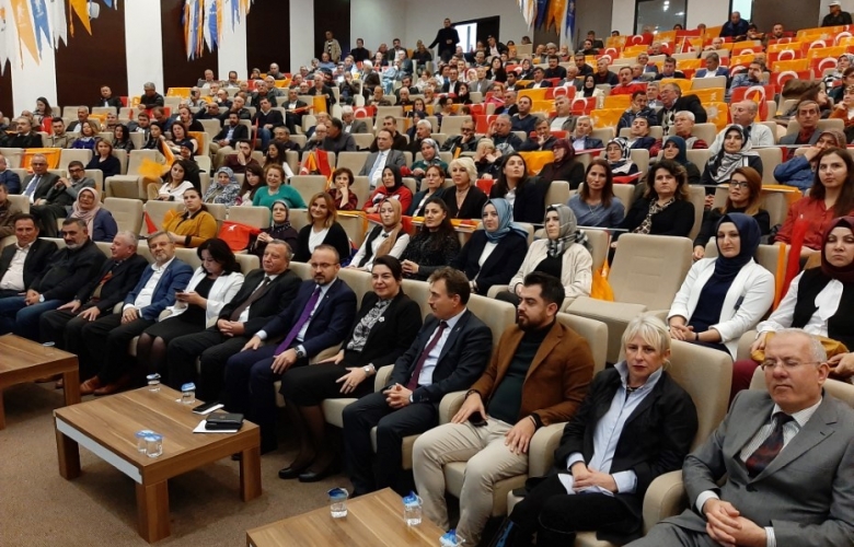AK PARTİLİLER MERKEZ İLÇE DANIŞMA MECLİSİ TOPLANTISINDA BİRARAYA GELDİ