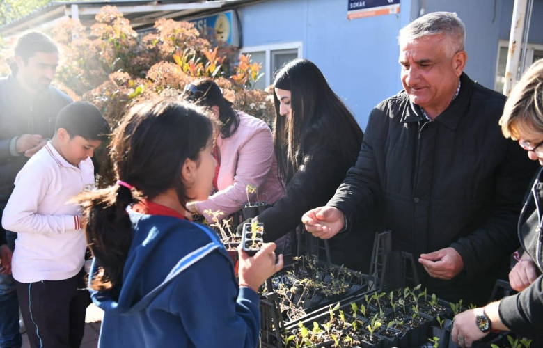 ATALIK TOHUMLARDAN ÜRETİLEN FİDELER TOPRAKLA BULUŞACAK