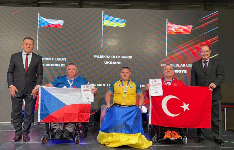 Ümit Burunlular, Engelli Bilek Güreşi Arenasında Zirveyi Zorluyor!