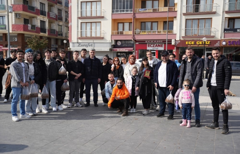 Ra Pati Gönüllüleri Köpek ve Kedilere Yardım Eli Uzattı"