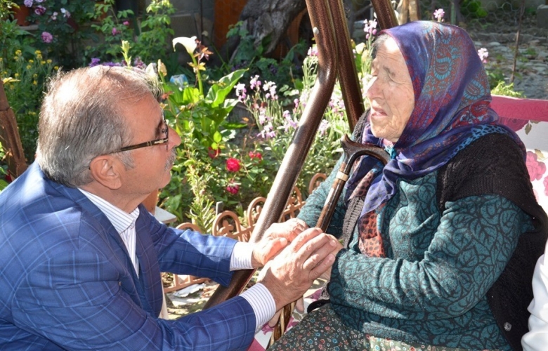 Gelibolu Belediye Başkanı Özacar: "Annelerimiz ailelerimizin yapı taşıdır"
