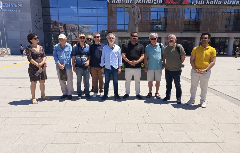 Çanakkale Belediyesi Önünde Tepki: "İşe İade Kararına Rağmen Göreve Başlatılmadım"