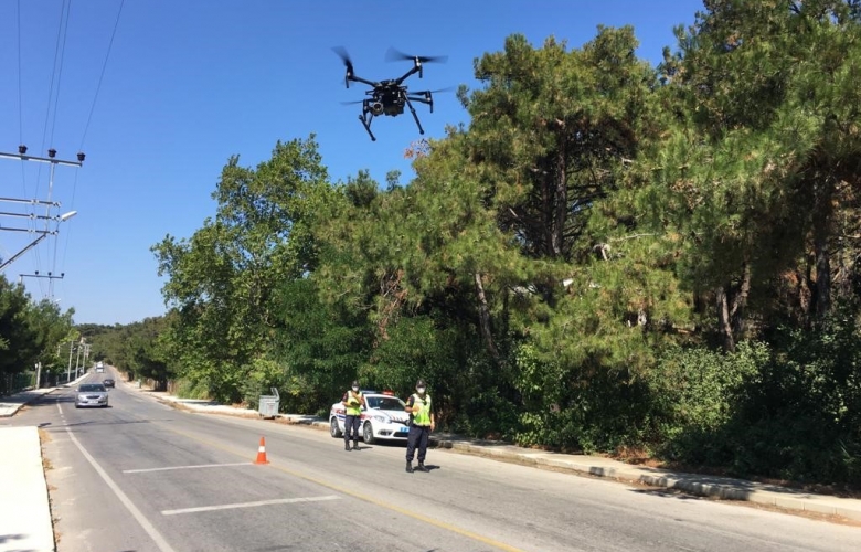 DRONLAR TRAFİK HATASI YAPAN SÜRÜCÜLERİ YAKALADI