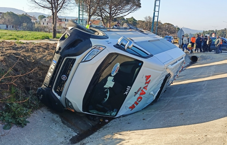 Çanakkale’de Minibüs Devrildi: Öğrencilerin de Arasında Olduğu 8 Kişi Yaralandı